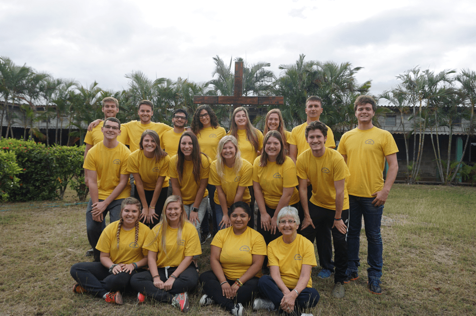 Briar Cliff Students serving in Honduras